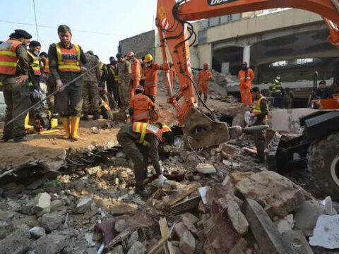 Pakistan Mosque Bombing (3).