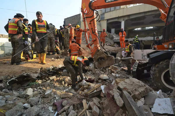 Pakistan Mosque Bombing (3).