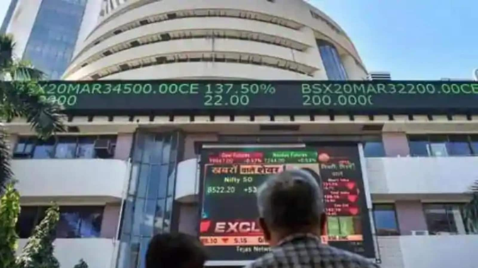 Closing bell: Sensex settles in green at 59,500, Nifty climbs to 17,649