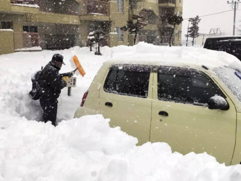 Cars stranded, flights cancelled as heavy snow blankets Japan