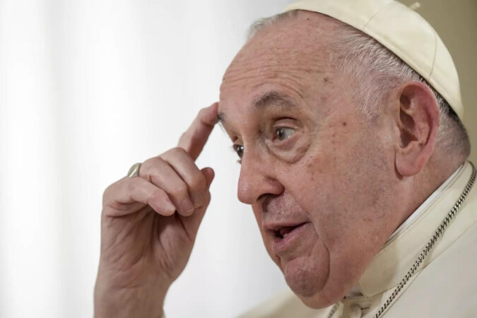 Pope clarifies homosexuality and sin comments in note