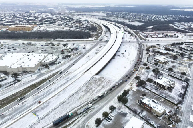 Winter weather cancels flights, leads to death in Texas