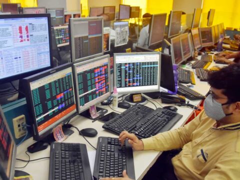 Sensex tumbles 326 points to settle at 58,962, Nifty closes in red at 17,304