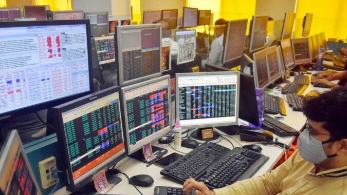 Opening bell: Sensex in red at 60,633, Nifty slumps to 17,839