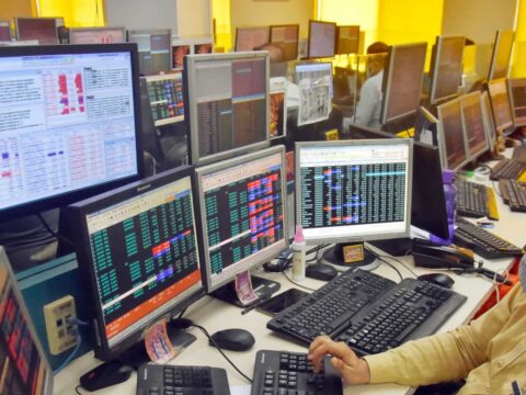 Opening bell: Sensex declines to 60,922, Nifty in red at 17,927