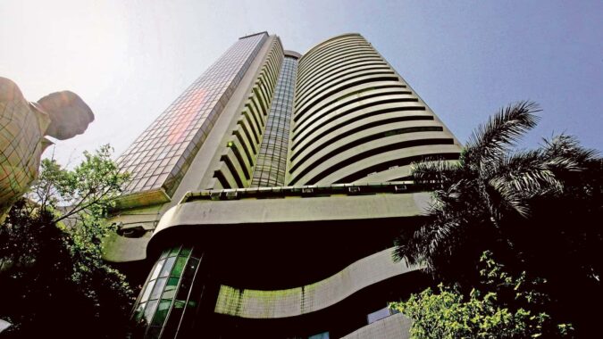 Closing bell: Sensex ends slightly lower at 60,672, Nifty at 17,826