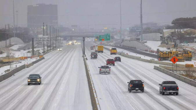 Winter storm cancels flights, keeps thousands without power