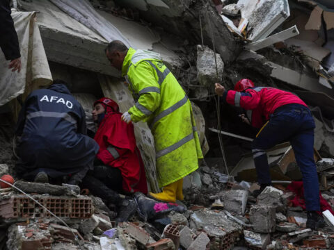 Turkey: 'Waiting for our dead': Anger builds at Turkey's earthquake response