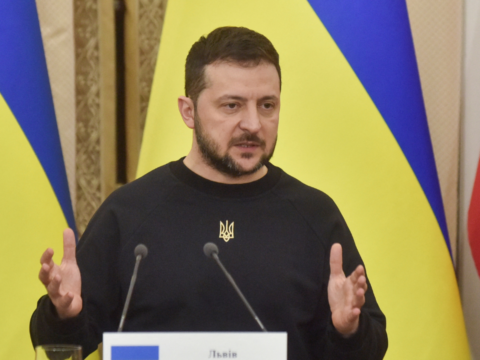 Zelenskyy heads to London as Kyiv seeks more arms