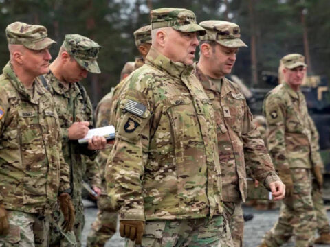 First class of Ukraine fighters finishes advanced US training