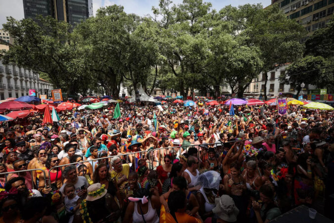 Rio: 'Double happiness' as Rio carnival returns