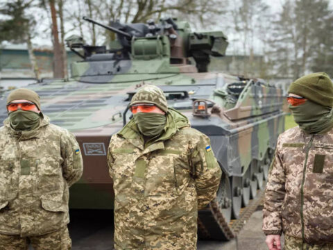 Ukrainian soldiers take German tank course in double time