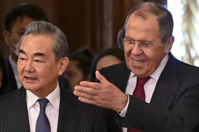 Russia: Russia, China show off ties amid manoeuvring over Ukraine