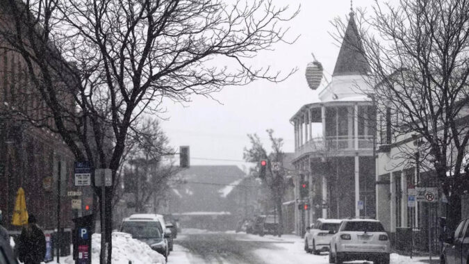 Airlines cancel over 1,300 flights as winter storm grips US