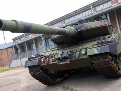 Poland delivers 1st Leopard tank to Ukraine during PM's visit to Kyiv