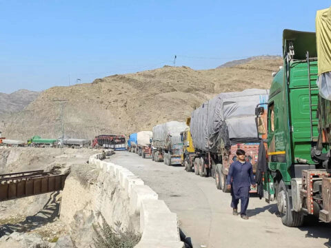 Trade resumes as Pakistan, Afghanistan reopen Torkham border