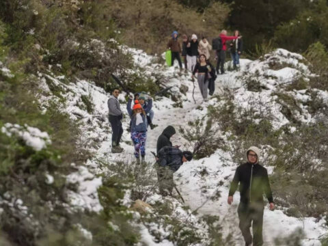 Snowstorms flank US, with Northeast, California digging out