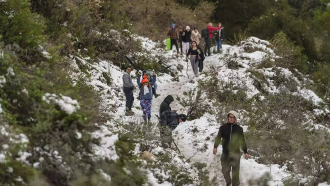 Snowstorms flank US, with Northeast, California digging out