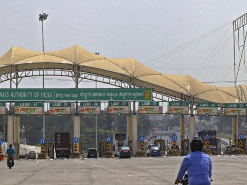 Govt to introduce GPS-based toll system in six months to replace toll plazas