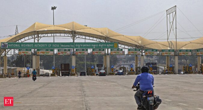 Govt to introduce GPS-based toll system in six months to replace toll plazas