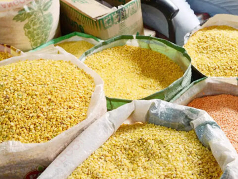 Govt directs retailers not to keep "unseasonable" profit margin on tur dal