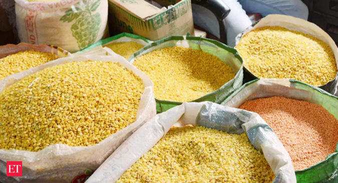 Govt directs retailers not to keep "unseasonable" profit margin on tur dal