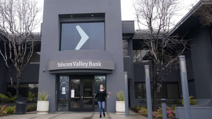 Silicon Valley Bank collapses in America's biggest banking failure since 2008