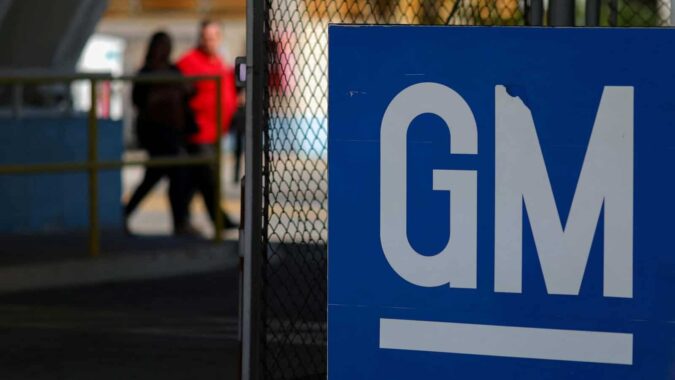 General Motors cutting hundreds of jobs to reduce costs: Report