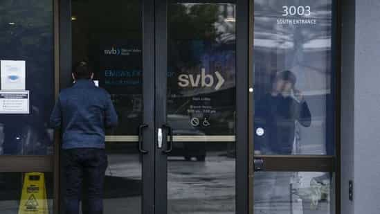 The implications of the collapse of SVB on Indian-Americans and their companies are very serious.(Bloomberg)