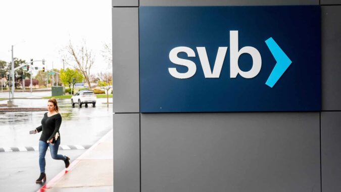 US Fed to consider tougher rules for midsize banks after SVB, Signature failures