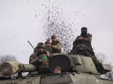 Bakhmut: Ukraine clings to Bakhmut but time may be running out as Russians advance