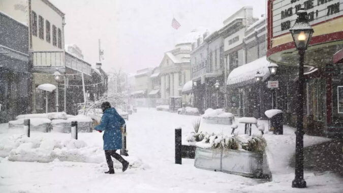 California: To the rooftops: Staggering snowfall in California mountains