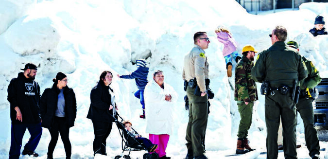 California: In southern California, snow has trapped people for days