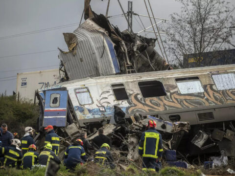 Greeks set to gather to mourn rail crash dead