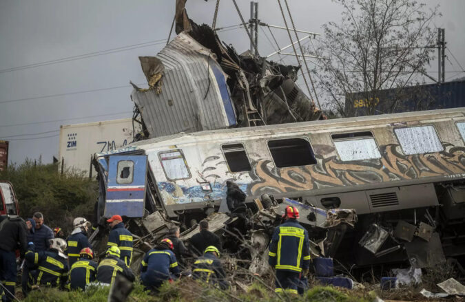 Greeks set to gather to mourn rail crash dead