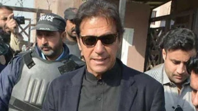 Imran: Ex-Pakistan PM Imran Khan dodges arrest by giving police the slip