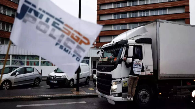 France: France faces 'standstill' in protests against pensions overhaul