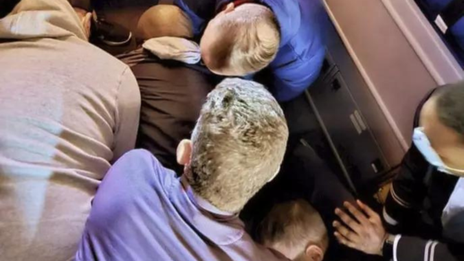 Flyer attempts to open plane door, tries to stab crew with spoon in US