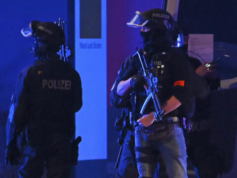 Hamburg: Shooting at Jehovah's Witness church in Hamburg leaves several dead, wounded