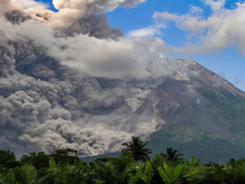 Indonesia's Merapi volcano spews hot clouds in new eruption