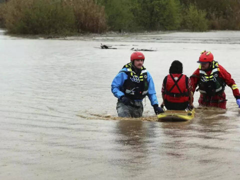 Storm breaches California river's levee, thousands evacuate