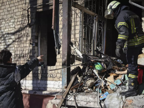 Russian missile hits Ukrainian apartment building; one killed