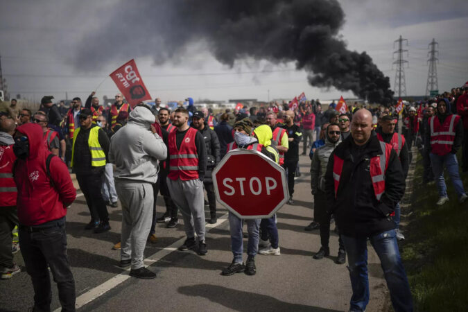 New violent clashes rock France in water protest