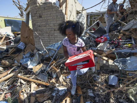 Mississippi: Like a war zone: Volunteers travel miles to tornado-hit Mississippi