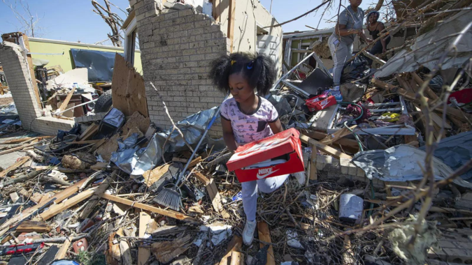 Mississippi: Like a war zone: Volunteers travel miles to tornado-hit Mississippi