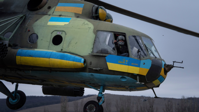 Ukraine: Ukraine crews conduct 'scary' missions in aged Soviet helicopters