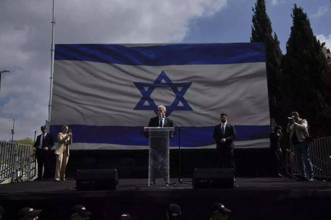 Benjamin Netanyahu: Israel parties discuss justice reforms after Netanyahu U-turn