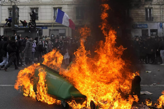 Paris Protest Update: Paris trash strike ends, smaller pension protest turnout