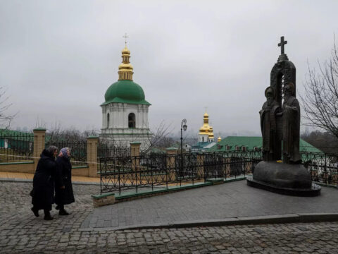 Prayers At Kyiv As Eviction Deadline Expires: Prayers at Kyiv monastery as eviction deadline expires