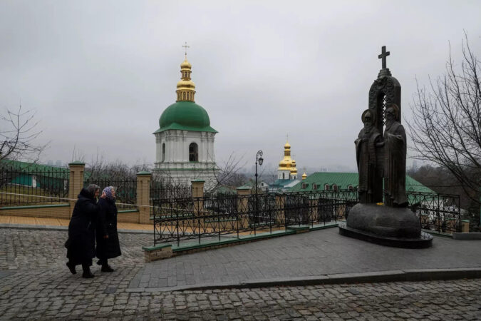 Prayers At Kyiv As Eviction Deadline Expires: Prayers at Kyiv monastery as eviction deadline expires